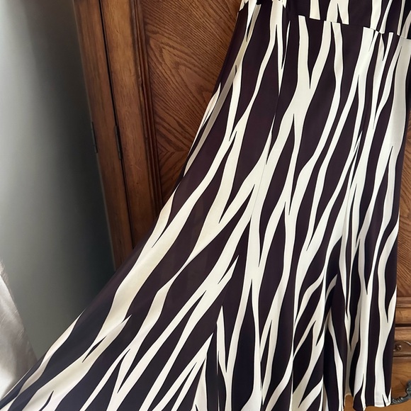 Striking Brown and Cream Maxi Skirt. Stylish and Sophisticated - Picture 2 of 4